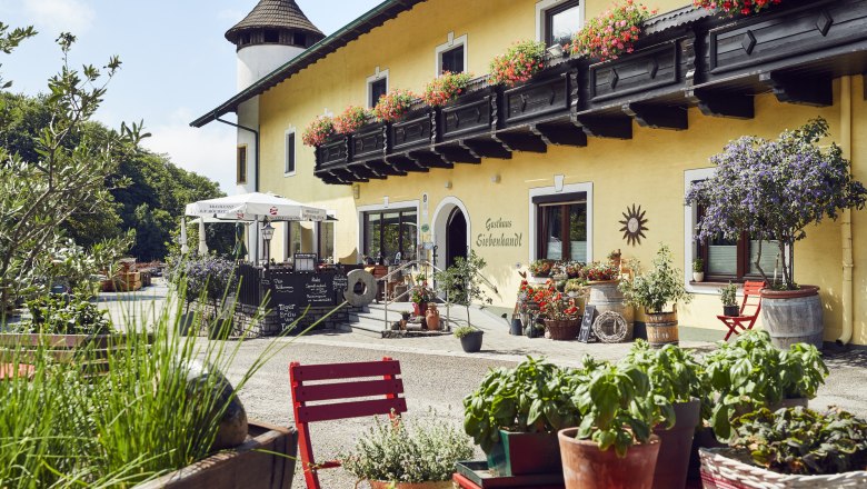 Wirtshaus mit Christbaumkultur, © Niederösterreich Werbung/Andreas Hofer