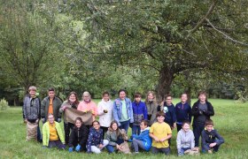 Nature Park Primary School Spitz collecting apples, © Naturpark Jauerling-Wachau