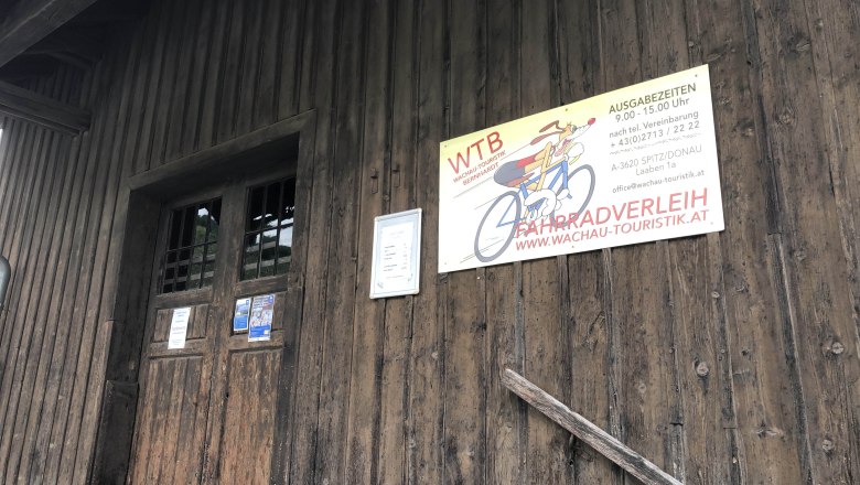 Holzgebäude mit Schild für Fahrradverleih in Spitz/Donau, Wachau., © Donau Nö Tourismus GmbH