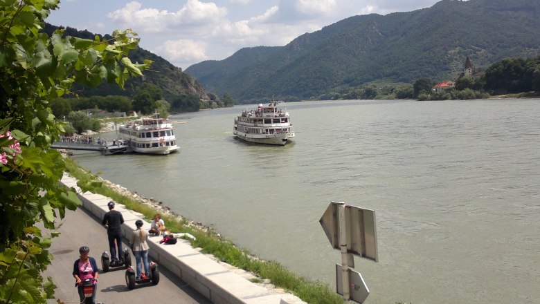 Segway-Fahrer an der Donau, © Donau NÖ/BF