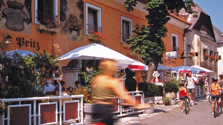 Radfahrer vor dem Hotel Pritz, © Hotel Pritz