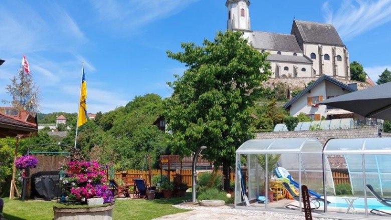 Garten mit Blick auf Kirche, © Familie Pemmer